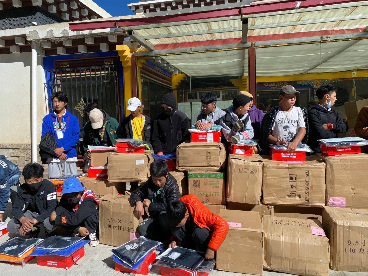 华体网页版-华体HUATI(中国)公益回顾丨家国同欢月同圆 温暖满载甘孜州(图7)