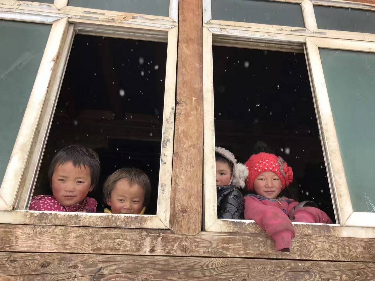 华体网页版-华体HUATI(中国)公益回顾丨家国同欢月同圆 温暖满载甘孜州(图9)