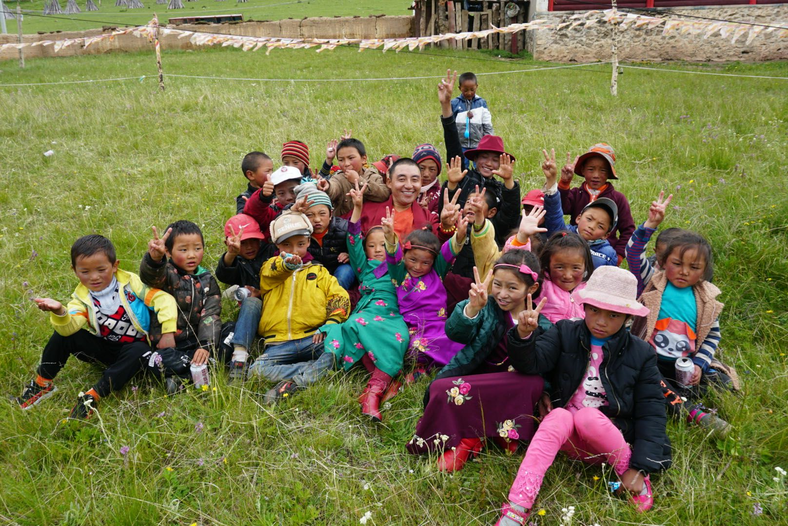 华体网页版-华体HUATI(中国)公益回顾丨家国同欢月同圆 温暖满载甘孜州(图14)